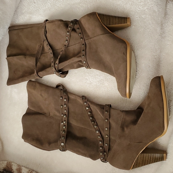 Size 9 Olivia Miller 4 in heeled boot - Picture 1 of 4